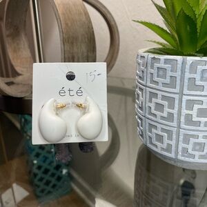 Été White and Gold Earrings